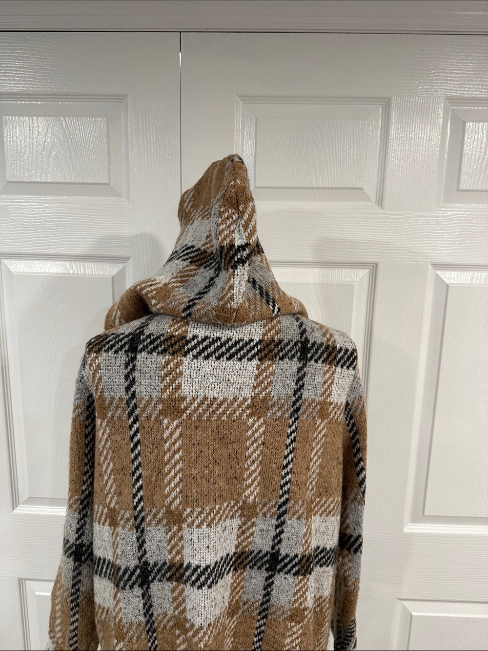 Joseph A. Long Open-Front Plaid Cardigan Sweater in Brown and White. Size L - Picture 4 of 9